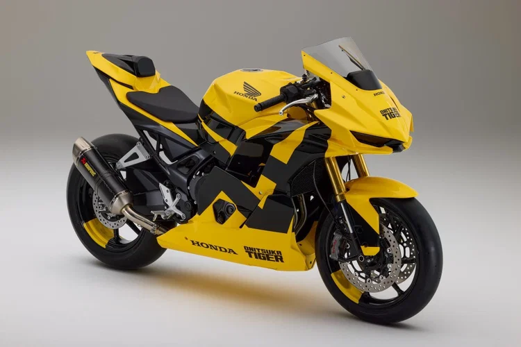 Onitsuka Tiger Honda Mid Sports Concept