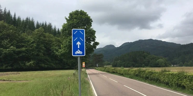 PRIME motosiklet güvenliği yol işaretleri